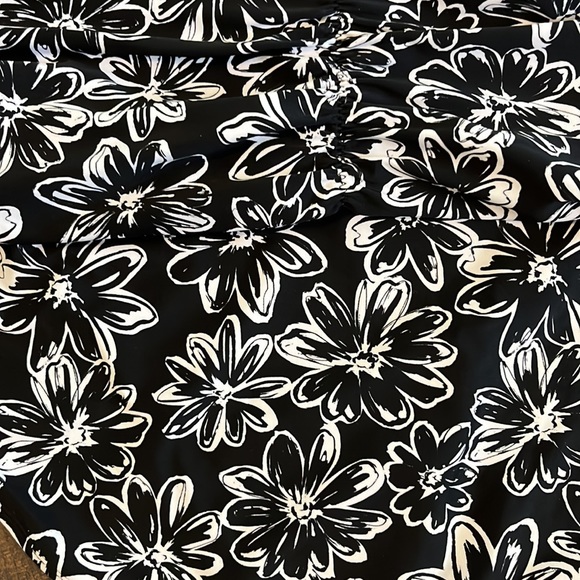 Time and Tru Women’s Mid-Ruse Bikini Swimsuit Bottom Floral Prints Size 1X - Picture 6 of 12